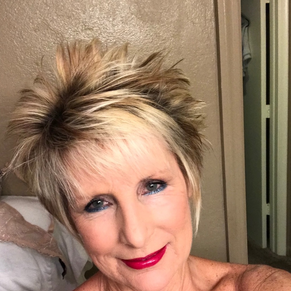 Meet your Posher, Debi